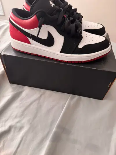 Air Jordan 1 Bred Toe Lows Size 9, View more