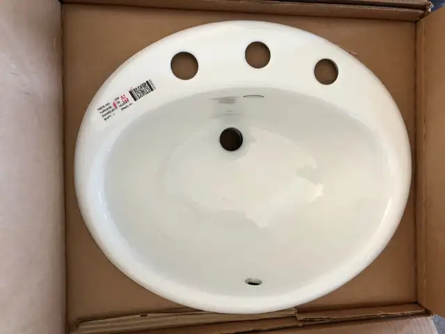 Lavabo en fonte blanc in Plumbing, Sinks, Toilets & Showers in Longueuil / South Shore - Image 2