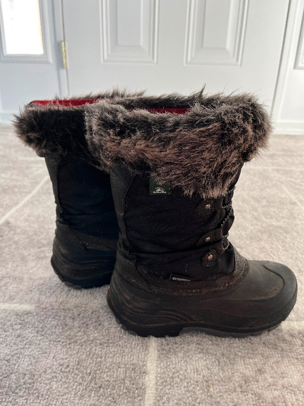 Girl’s Kamik Powdery 2 winter boots youth size 3 in Kids & Youth in London