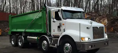 Camion 12 roues 9200 - suspension Simard - Moteur refait- Frame changé - camion entièrement retouché...