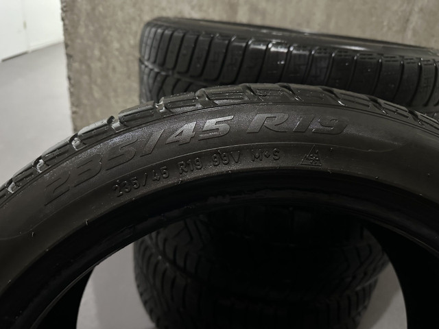 Pirelli Sottozero 3 winter tires 235/45/19 dans Pneus et jantes  à Longueuil/Rive Sud - Image 3