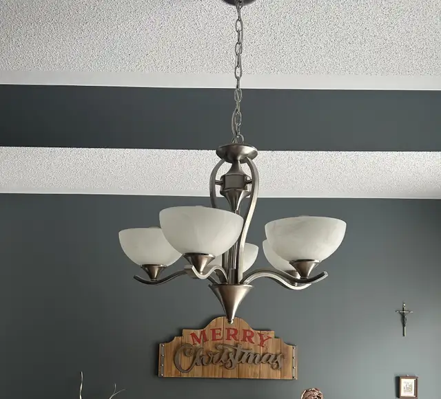 Chandelier64728172011011120