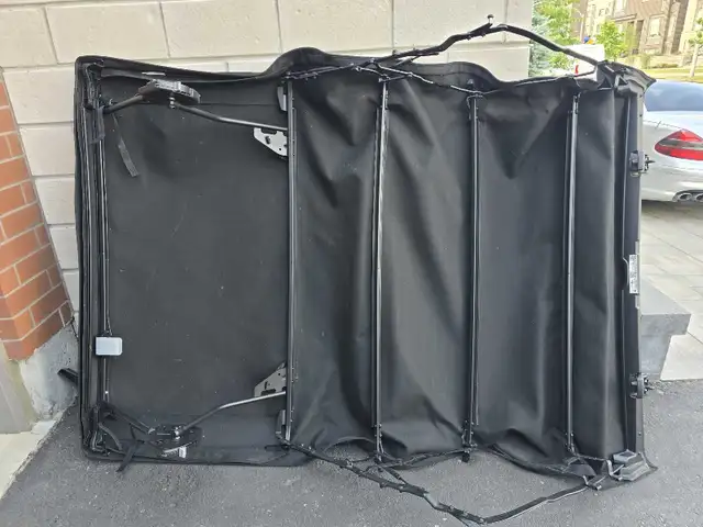 Jeep wrangler 4 door soft top (2023) used for one month only! in Auto Body Parts in City of Toronto - Image 3