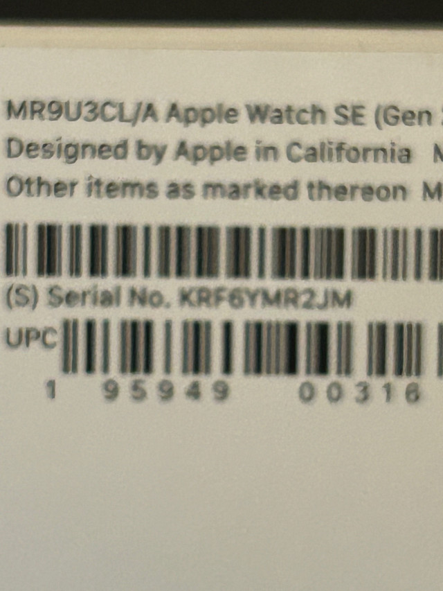 Apple Watch SE (2nd Gen) GPS 40mm dans Appareils électroniques  à Laval/Rive Nord - Image 3