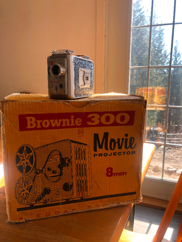 Vintage 8mm film camera & movie projector in Cameras & Camcorders in Quesnel