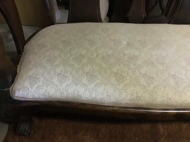 Vintage Settee in Couches & Futons in Kitchener / Waterloo - Image 4