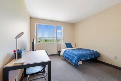 WEST VILLAGES ENSUITE ROOM FOR LEASE TAKEOVER. MALES ONLY.