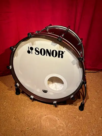 Fût en érable vintage avec re-rings. Sonne incroyablement bien et enregistre comme un charme. Quelqu...