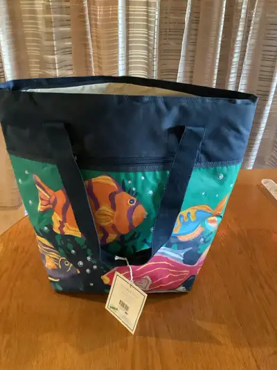 Perfect for vacation! Insulated tote bag. Perfect for swim, gym or travel bag and perfect if travell...