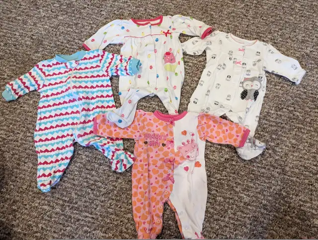 Pyjamas, cache-couche/ onesies - 0-3M in Clothing - 0-3 Months in Gatineau - Image 3