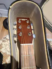 Yamaha eterna guitar barely used with case