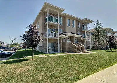 *** Version Française suit *** Spacious 2-Bedroom Condo in Aylmer Welcome home! This beautiful, ligh...