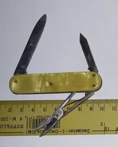 4 Canifs -- Antiques (1940-50s!) -- 4 Pocket Knives, View more