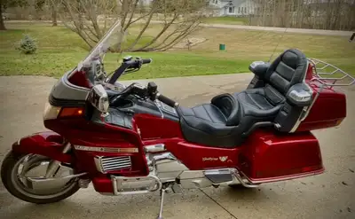 1992 Honda Goldwing Aspencade Canadian Classic special edition. Vintage and all chromed-up. Fully lo...