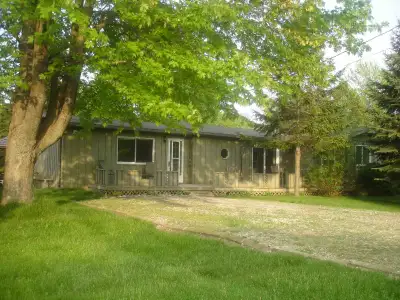 Greenlodge Cottage near the White Squirrel Grand Bend