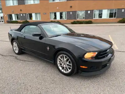 2012 Ford Mustang V6 Premium Convertible 6 speed Manual Transmission A/C New Tires New Brakes Leathe...