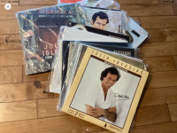 Collection de 19 vinyles 33 tours  de Julio Iglesias 5$ chacun