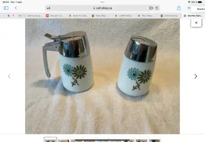 À VENDRE UN SANTA BARBARA SET POUR SIROP ET SUCRE. PAS DE BRIS.