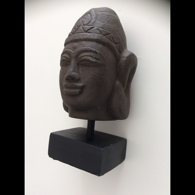 Buddha Head on Stand dans Art et objets de collection  à Longueuil/Rive Sud - Image 2