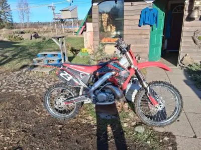 The legendary 2001 Honda 250R. Runs awesome. lots of power. It has a fully rebuilt engine including...