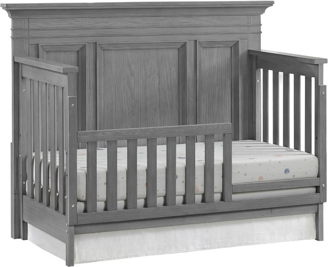 Oxford Baby Weston Crib to Toddler Bed Guard Rail Conversion Kit in Cribs in Markham / York Region - Image 2