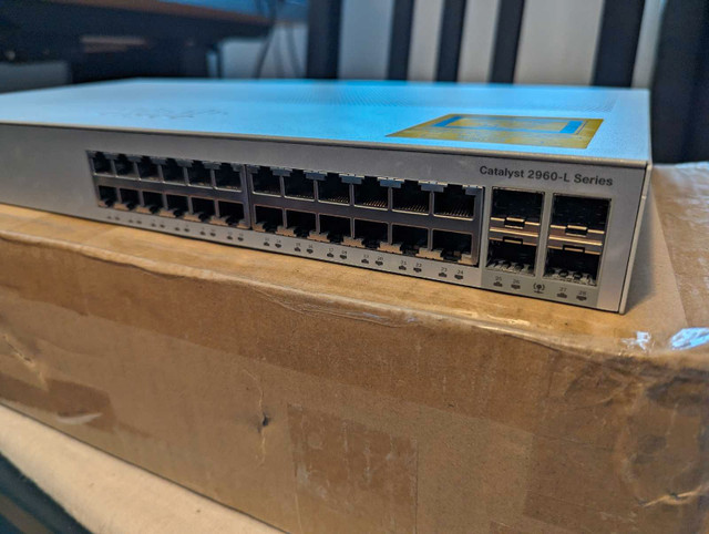 Cisco Catalyst 2960-L 24 port + 4 SFP network switch  in General Electronics in City of Montréal