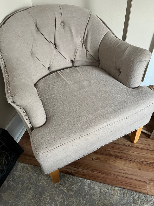Accent Chair in Chairs & Recliners in Saskatoon