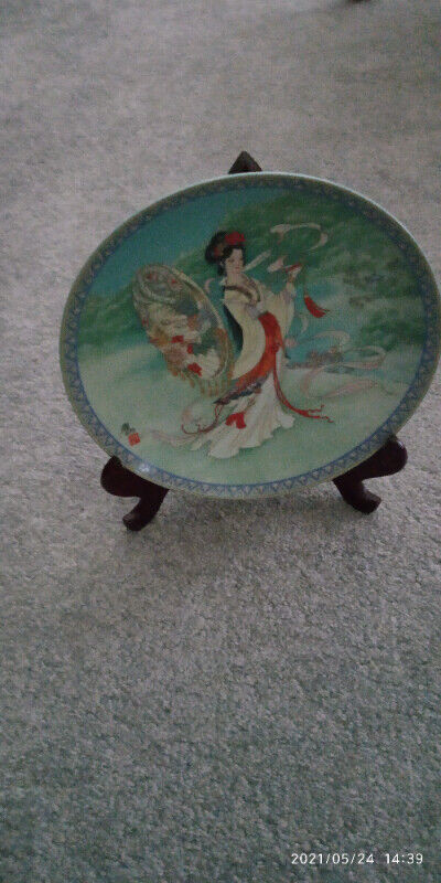 IMPERIAL JINGDEZHEN PORCELAIN "Lady Lu" in Arts & Collectibles in Burnaby/New Westminster