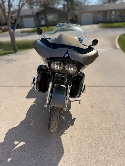 2013 Harley-Davidson Road Glide CVO - Stage 1, tuned, safeties CVO power , premium upgrades, and lon...