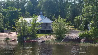 Lakefront cottage rental