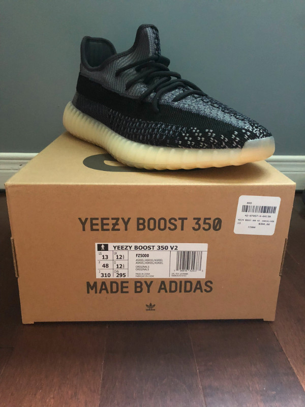 Yeezy 350 V2 Carbon size 13 in Men's Shoes in Kitchener / Waterloo