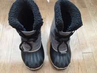 Kids winter snow boots Sorel / bottes d'hiver FREE winter hat