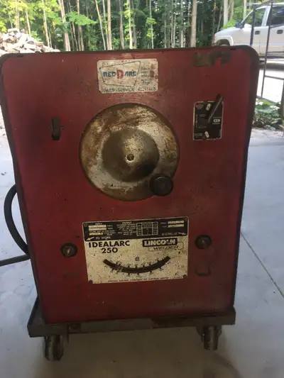 Lincoln IdealArc 250 AC/DC Welding machine for sale. Works perfectly. Super smooth arc, and works ex...