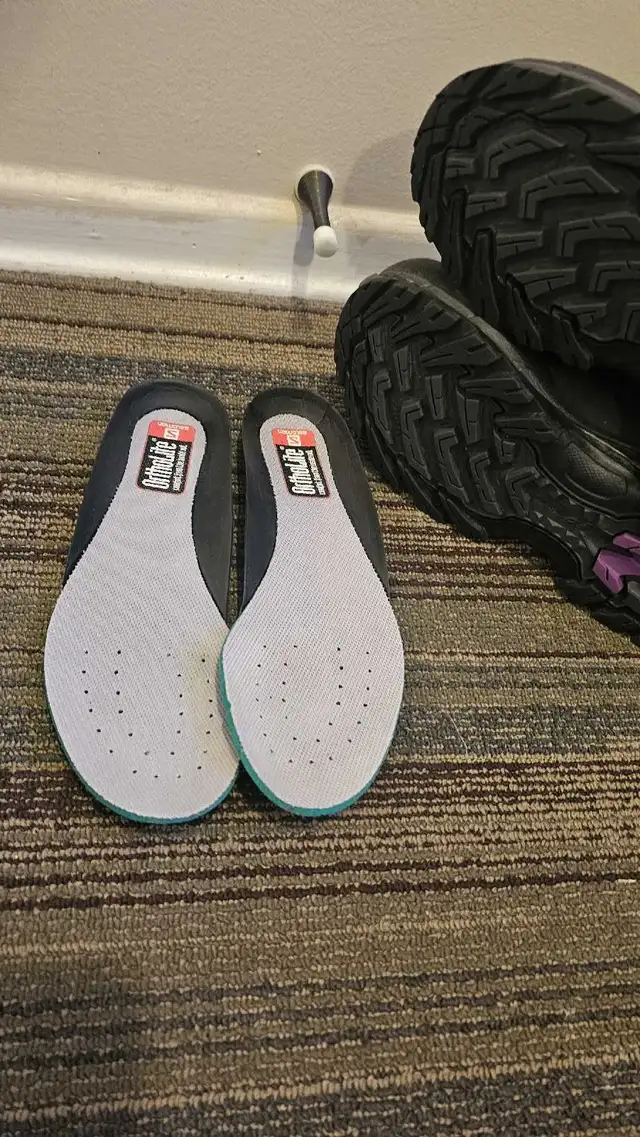solamon hiking comet gtx 3D womans 6.5 / 38 goretex  in Women's - Shoes in Edmonton - Image 5