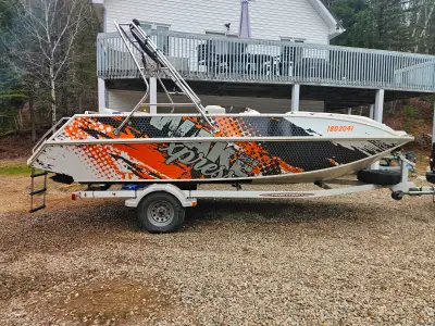 EAL DU PRINTEMPS !!! Princecraft vacanza 210 édition wake express 2003 moteur 4.3l MPI 220hp REFAIT...