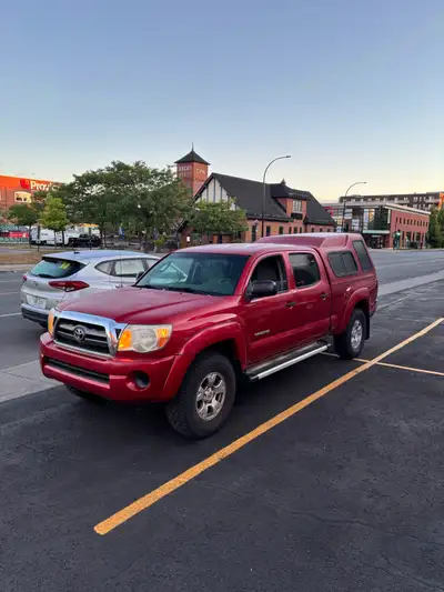 Toyota Tacoma SR5 2009 V6 4.0L automatique 166xxxkm 4x4 Monte charge dans la boîte avec winch Camion...