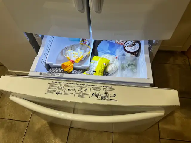 Frigidaire Samsung in Refrigerators in Longueuil / South Shore - Image 4