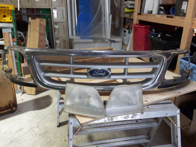 1998 Ford truck chrome grill and headlight modules in Auto Body Parts in Kawartha Lakes - Image 2