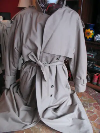 By V.I.Petites : Beige trench coat with wool liner - large (10) - $65.00