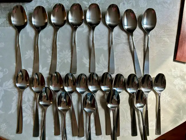 Stainless Cutlery set with Wood Chest63234526146689124