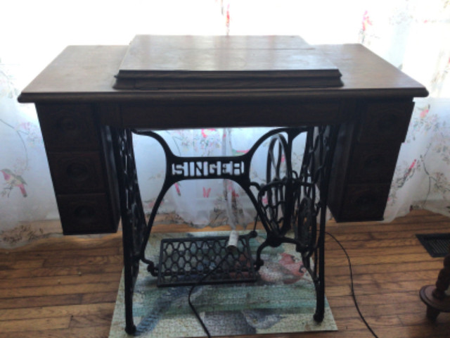 Singer sewing machine cabinet in Hobbies & Crafts in Belleville