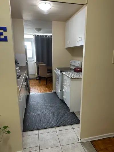 Private room and sharing the unit with only one person. Bus stop at 1 min walk Grocery store at 1 mi...