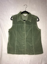 Northern Reflections Woman's Green Vest - Large