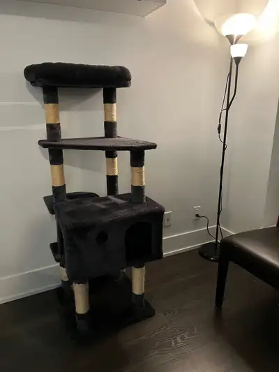 New cat condo , used for only couple months, clean and almost no damage! Pickup only , thanks