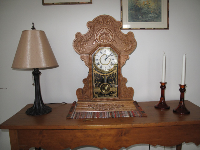 ANTIQUE GINGERBREAD CLOCK working order in Arts & Collectibles in Guelph
