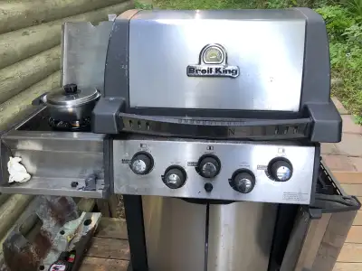 Stainless steel Broil King BBQ using Natural Gas fuel, has ~10’ gas line hose to connect to house su...