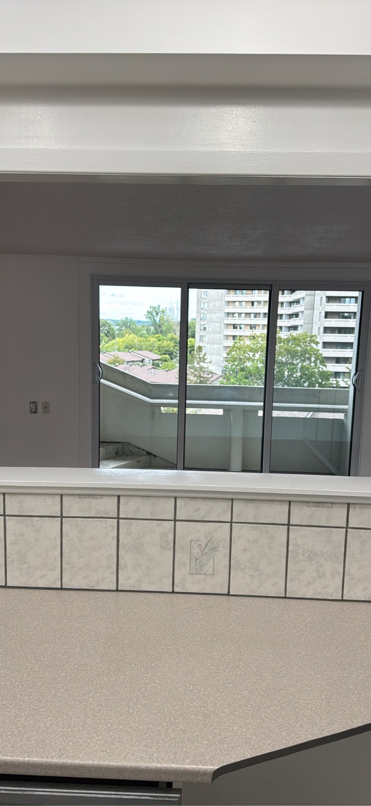 Bright 2-Bedroom with River Views — Ambleside II, All-Inclusive 3