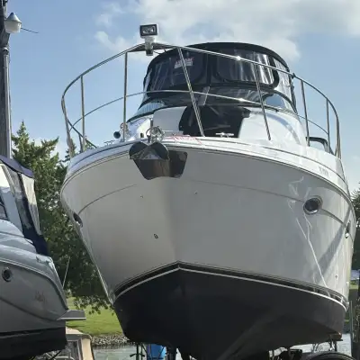 Bateau avec 2 moteurs Mercury bien entretenus , chambre fermée avec toilette/douche- coin cuisine av...