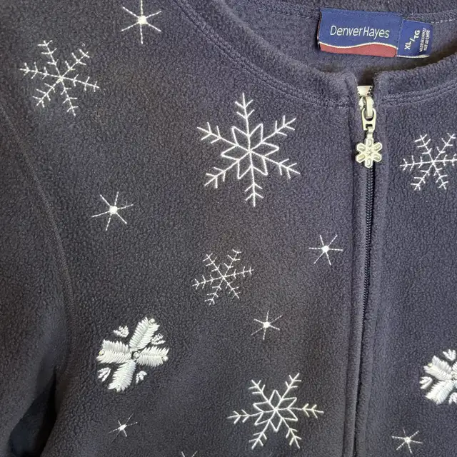 Denver Hayes Ugly Christmas Sweater Fleece Cardigan Size XL in Women's - Tops & Outerwear in Winnipeg - Image 5