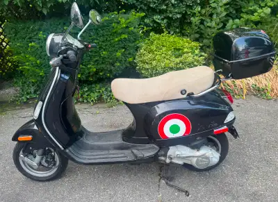 2007 Vespa 150. Good condition. Runs great. Just a few minor scratches.